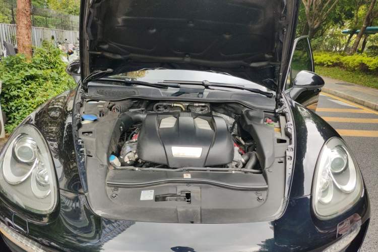 Used Porsche Cayenne 2011 Cayenne 3.0T Engine Bay