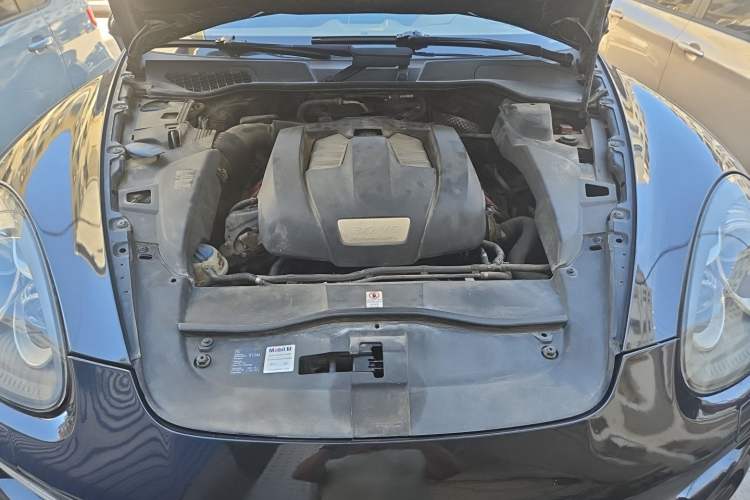 Used Porsche Cayenne 2011 Cayenne 3.0T Engine Bay