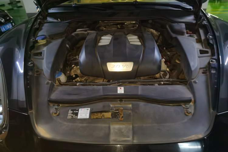 Used Porsche Cayenne 2011 Cayenne 3.0T Engine Bay