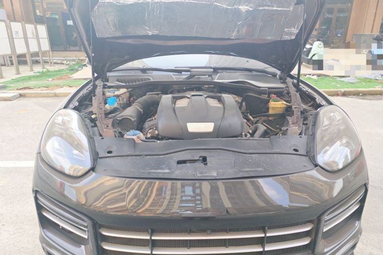 Used Porsche Cayenne 2011 Cayenne 3.0T Engine Bay