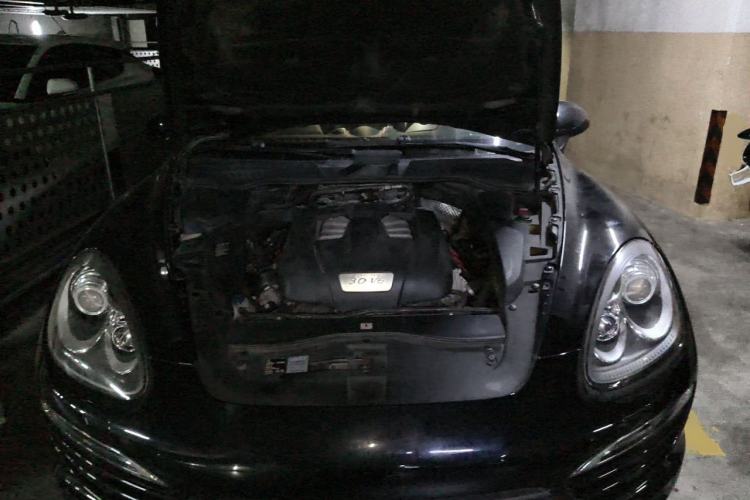 Used Porsche Cayenne 2011 Cayenne 3.0T Engine Bay