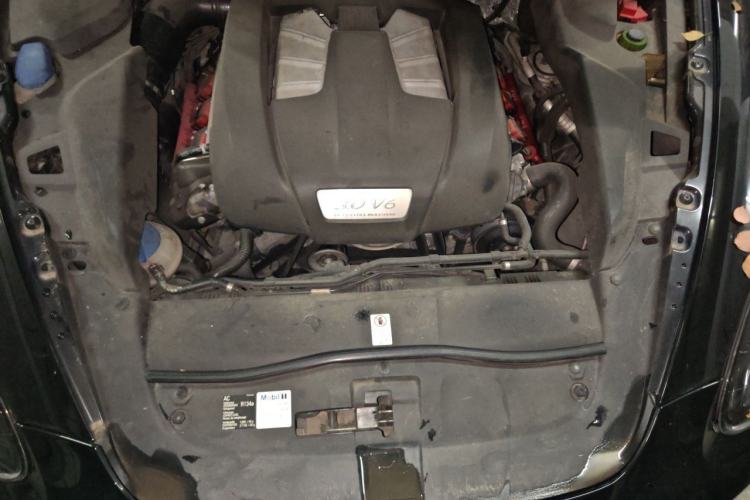 Used Porsche Cayenne 2011 Cayenne 3.0T Engine Bay