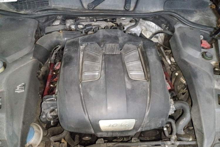 Used Porsche Cayenne 2011 Cayenne 3.0T Engine Bay