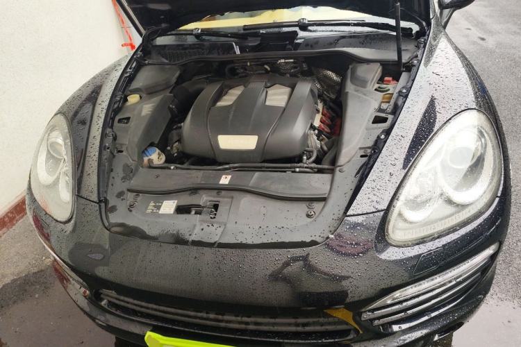 Used Porsche Cayenne 2011 Cayenne 3.0T Engine Bay