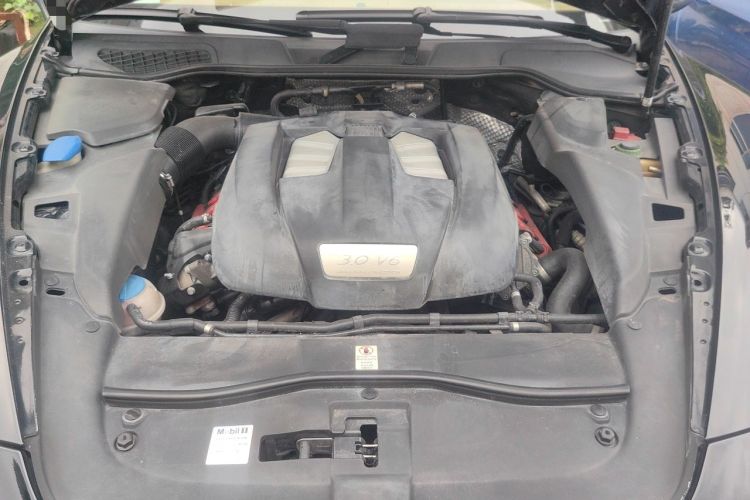 Used Porsche Cayenne 2011 Cayenne 3.0T Engine Bay