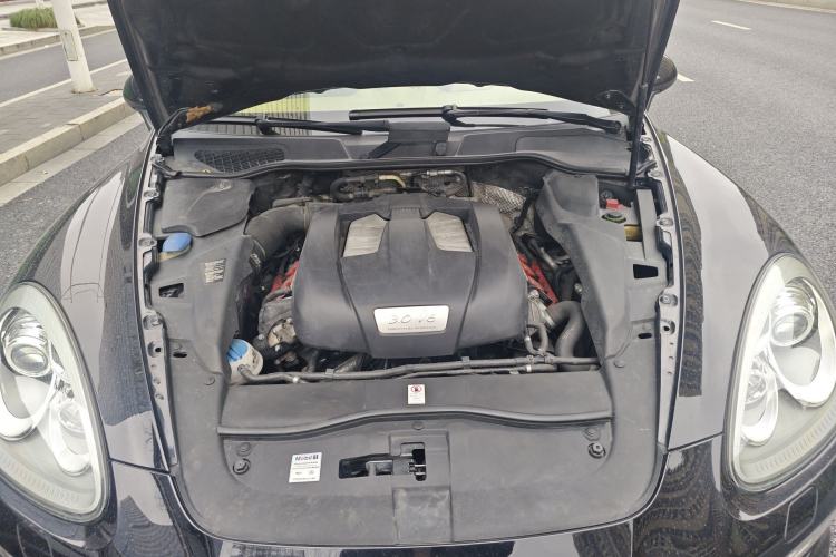 Used Porsche Cayenne 2011 Cayenne 3.0T Engine Bay