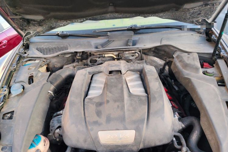 Used Porsche Cayenne 2011 Cayenne 3.0T Engine Bay