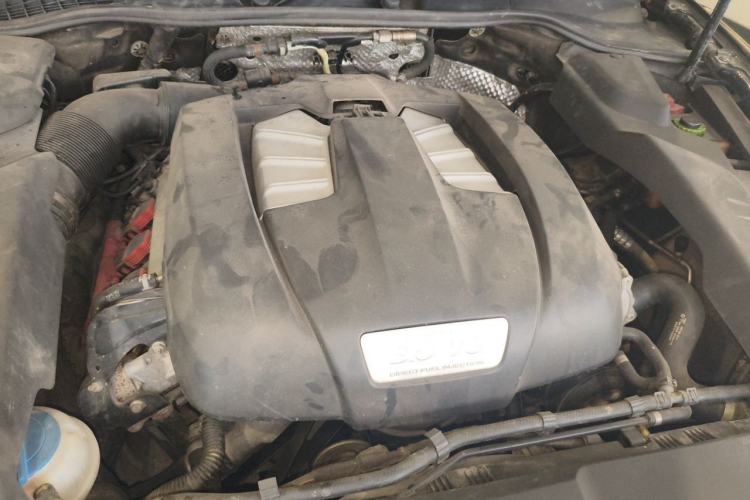 Used Porsche Cayenne 2011 Cayenne 3.0T Engine Bay