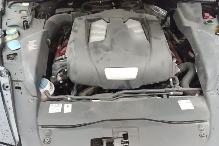 Used Porsche Cayenne 2011 Cayenne 3.0T Engine Bay