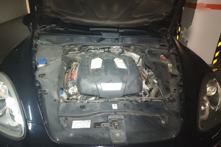 Used Porsche Cayenne 2011 Cayenne 3.0T Engine Bay