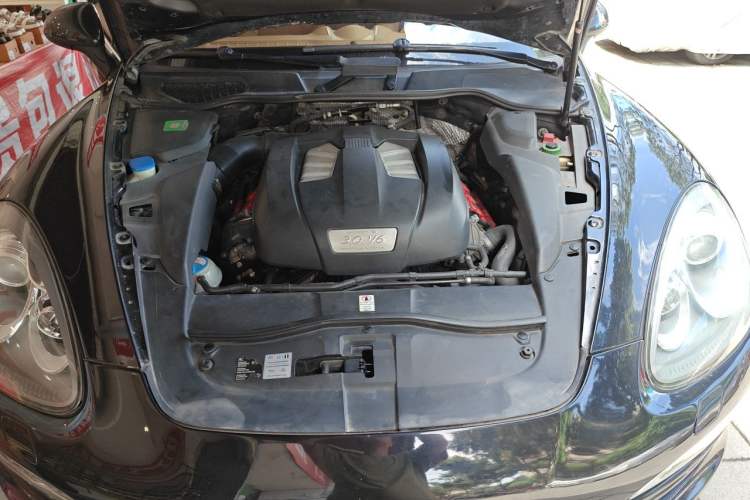 Used Porsche Cayenne 2011 Cayenne 3.0T Engine Bay