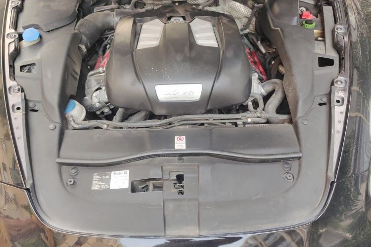 Used Porsche Cayenne 2011 Cayenne 3.0T Engine Bay