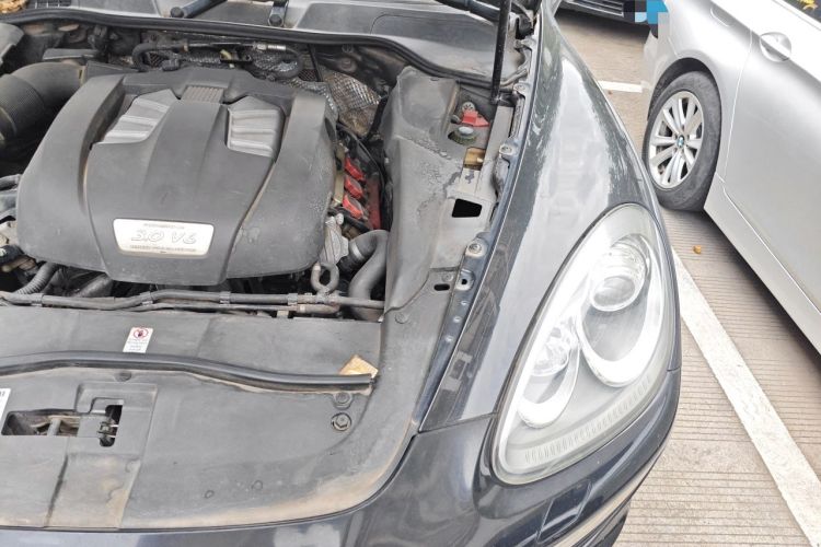 Used Porsche Cayenne 2011 Cayenne 3.0T Engine Bay Left