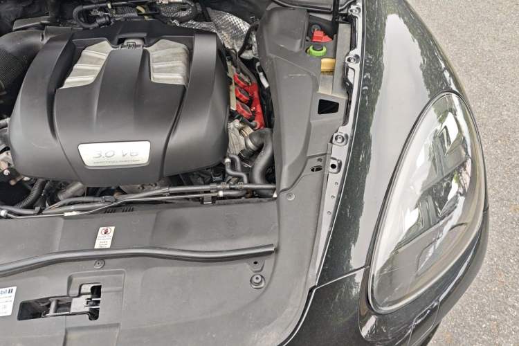 Used Porsche Cayenne 2011 Cayenne 3.0T Engine Bay Left
