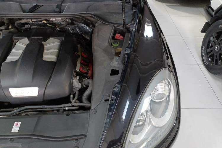 Used Porsche Cayenne 2011 Cayenne 3.0T Engine Bay Left