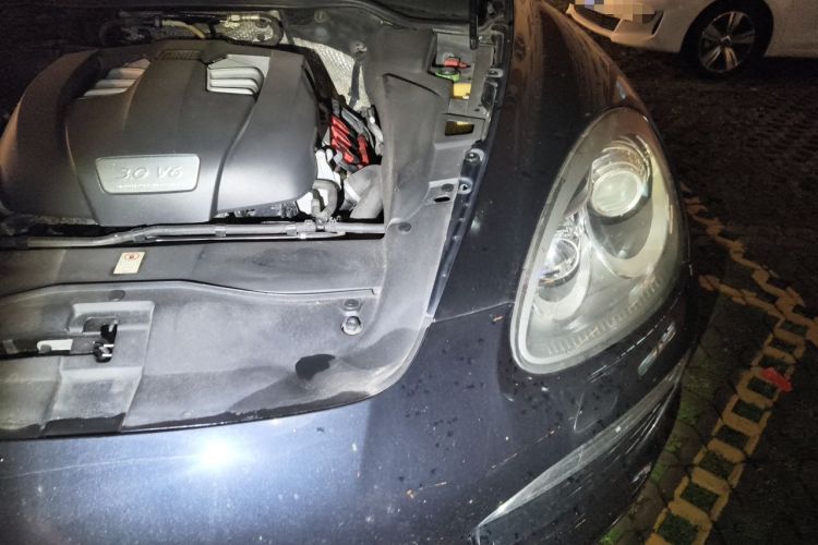 Used Porsche Cayenne 2011 Cayenne 3.0T Engine Bay Left