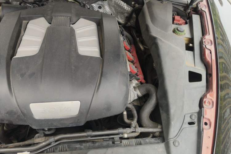 Used Porsche Cayenne 2011 Cayenne 3.0T Engine Bay Left