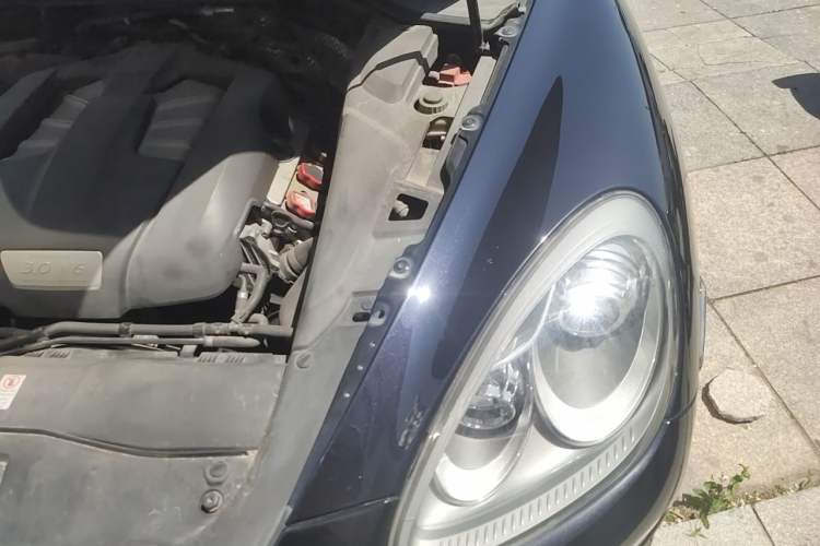 Used Porsche Cayenne 2011 Cayenne 3.0T Engine Bay Left