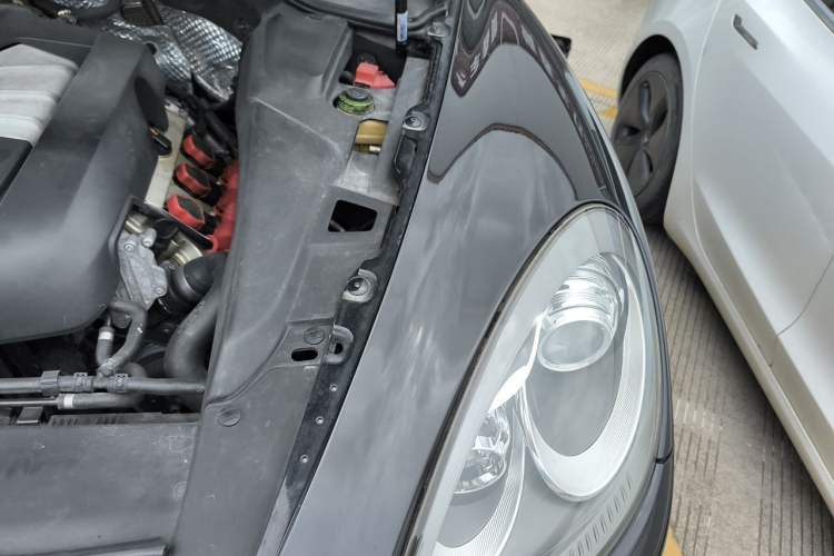 Used Porsche Cayenne 2011 Cayenne 3.0T Engine Bay Left