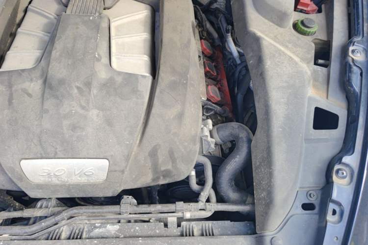 Used Porsche Cayenne 2011 Cayenne 3.0T Engine Bay Left