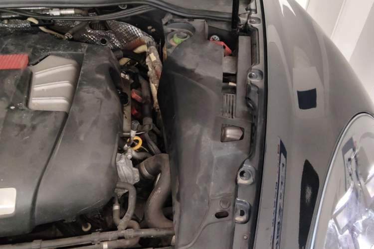 Used Porsche Cayenne 2011 Cayenne 3.0T Engine Bay Left