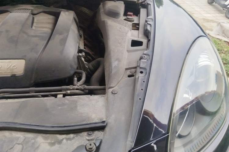 Used Porsche Cayenne 2011 Cayenne 3.0T Engine Bay Left