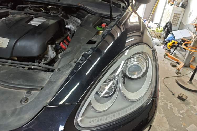Used Porsche Cayenne 2011 Cayenne 3.0T Engine Bay Left