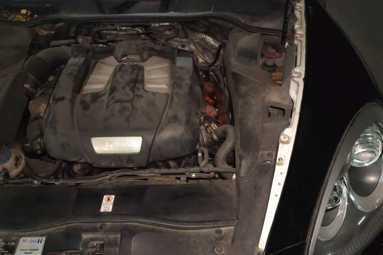 Used Porsche Cayenne 2011 Cayenne 3.0T Engine Bay Left