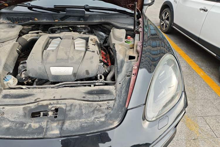 Used Porsche Cayenne 2011 Cayenne 3.0T Engine Bay Left