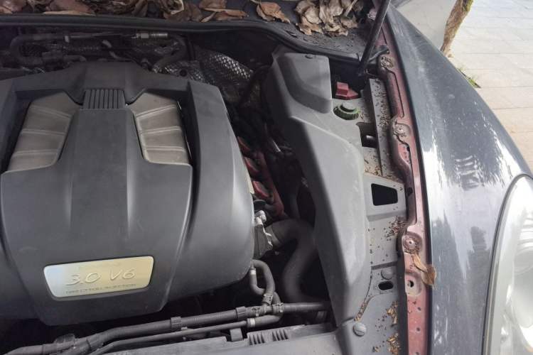 Used Porsche Cayenne 2011 Cayenne 3.0T Engine Bay Left