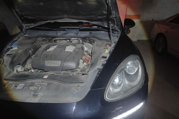 Used Porsche Cayenne 2011 Cayenne 3.0T Engine Bay Left