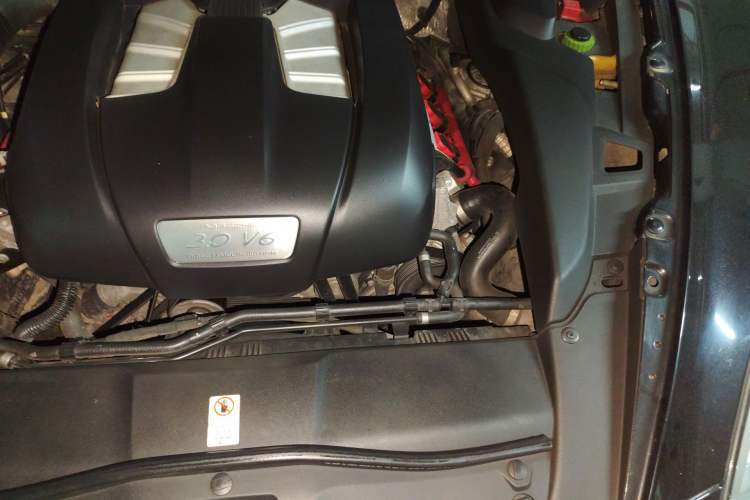 Used Porsche Cayenne 2011 Cayenne 3.0T Engine Bay Left