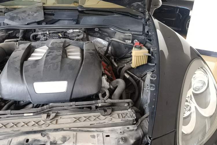 Used Porsche Cayenne 2011 Cayenne 3.0T Engine Bay Left