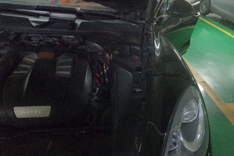Used Porsche Cayenne 2011 Cayenne S Hybrid 3.0T Engine Bay Left