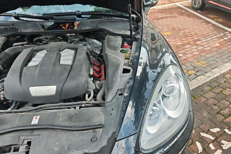 Used Porsche Cayenne 2011 Cayenne S Hybrid 3.0T Engine Bay Left