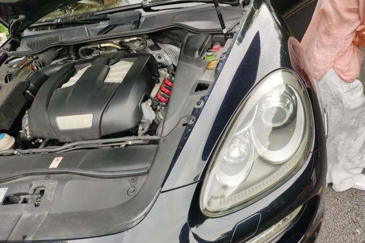 Used Porsche Cayenne 2011 Cayenne 3.0T Engine Bay Left