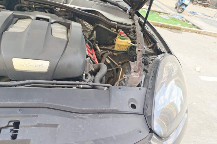 Used Porsche Cayenne 2011 Cayenne 3.0T Engine Bay Left