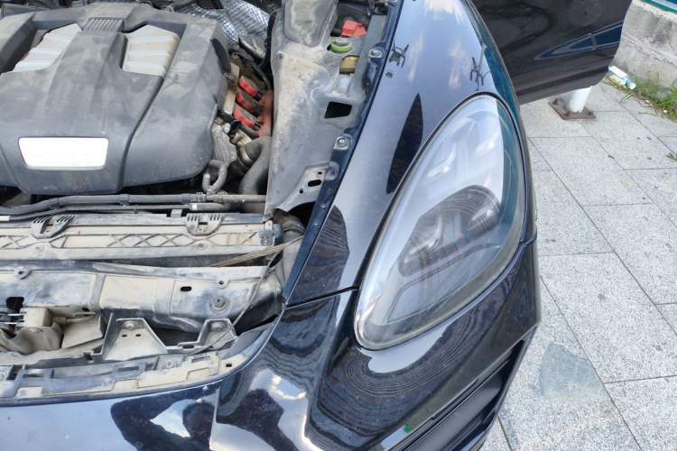 Used Porsche Cayenne 2011 Cayenne 3.0T Engine Bay Left