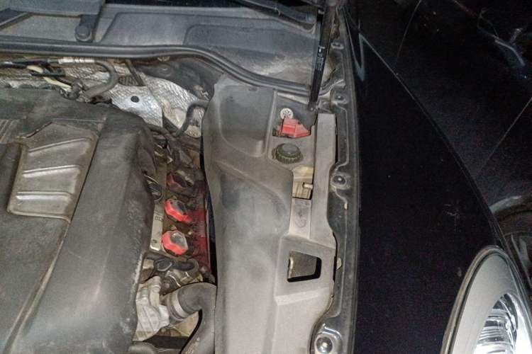 Used Porsche Cayenne 2011 Cayenne 3.0T Engine Bay Left