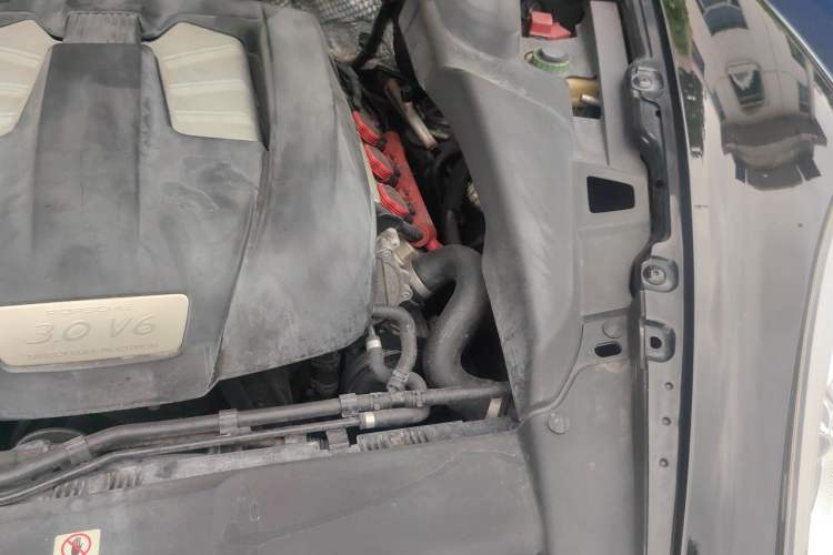 Used Porsche Cayenne 2011 Cayenne 3.0T Engine Bay Left
