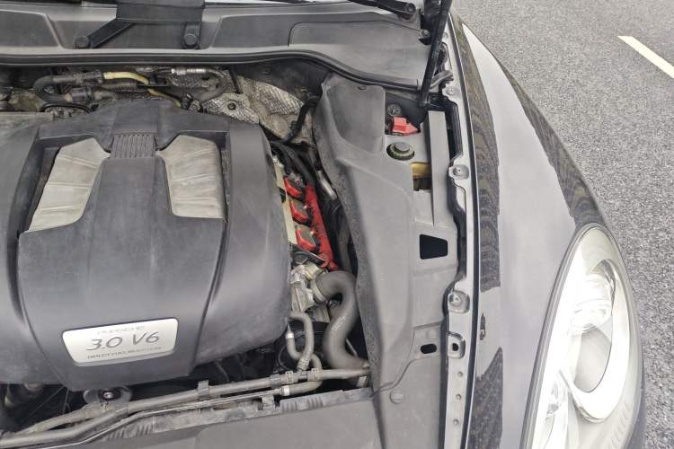 Used Porsche Cayenne 2011 Cayenne 3.0T Engine Bay Left