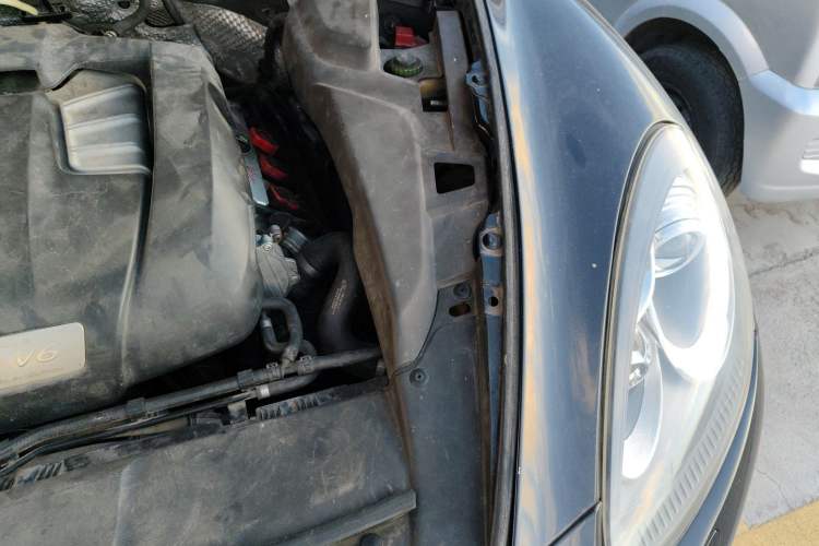 Used Porsche Cayenne 2011 Cayenne 3.0T Engine Bay Left