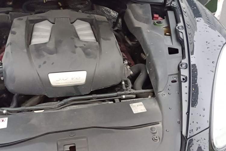Used Porsche Cayenne 2011 Cayenne 3.0T Engine Bay Left