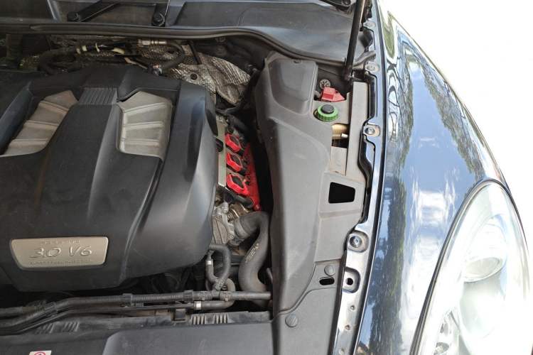 Used Porsche Cayenne 2011 Cayenne 3.0T Engine Bay Left