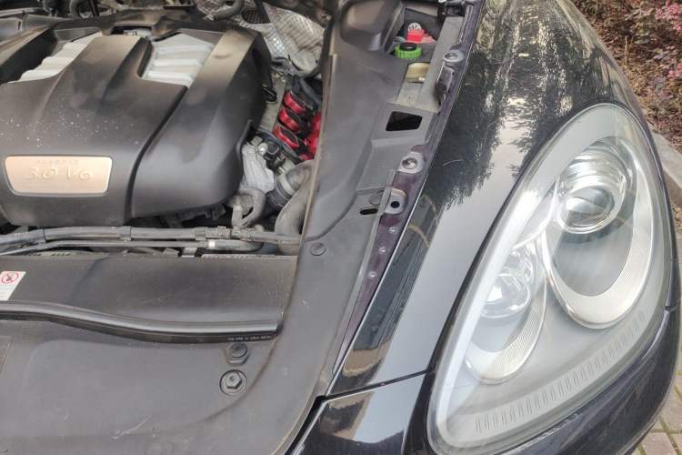 Used Porsche Cayenne 2011 Cayenne 3.0T Engine Bay Left