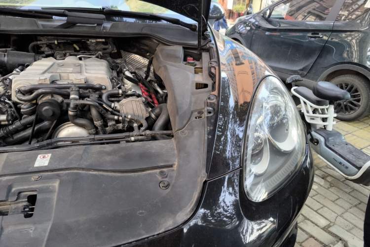 Used Porsche Cayenne 2011 Cayenne 3.0T Engine Bay Left