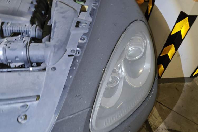 Used Porsche Cayenne  Engine Bay Left