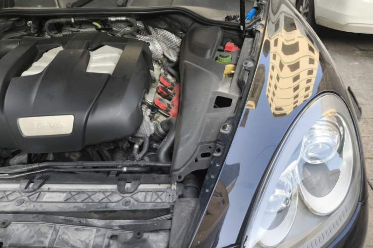 Used Porsche Cayenne 2011 Cayenne 3.0T Engine Bay Left
