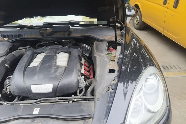 Used Porsche Cayenne 2011 Cayenne 3.0T Engine Bay Left