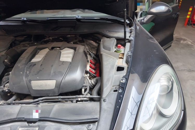 Used Porsche Cayenne 2011 Cayenne 3.0T Engine Bay Left